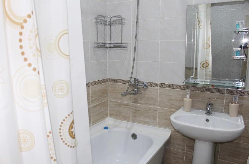 Суперкомфортная 1-Ком Квартира В Самом Центре Г.Алматы Almaty Exterior foto